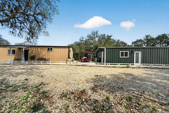 1050 Hickory