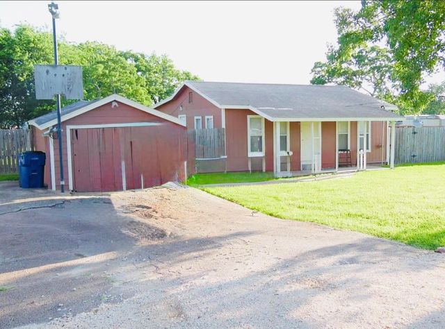 118 Robinson, Oyster Creek, TX, 77541