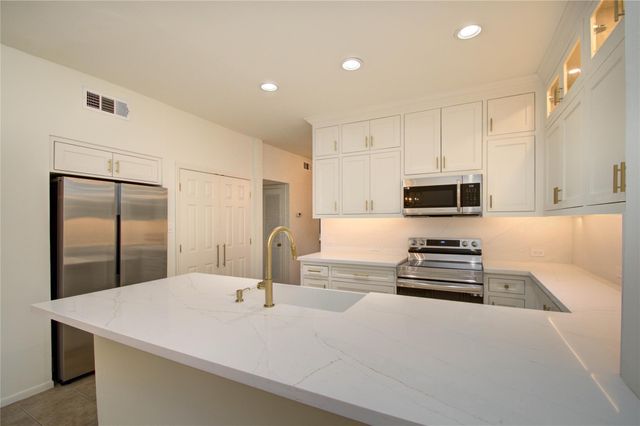 6 Town Oaks, Bellaire, TX, 77401