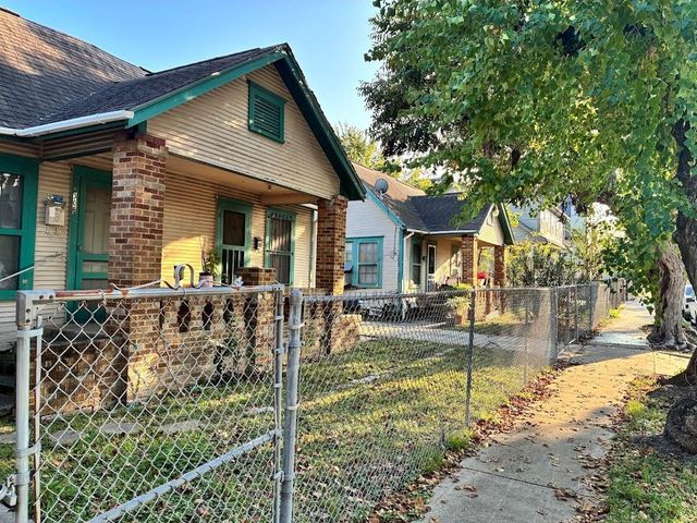  305 Eastwood St, Houston, TX 77011