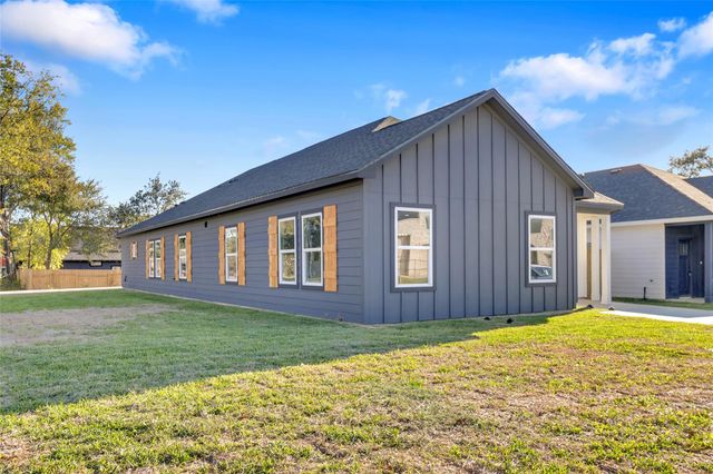401 MARTIN LUTHER KING BLVD, Willis, TX, 77378