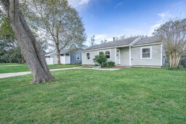 745 Kyle, Angleton, TX, 77515