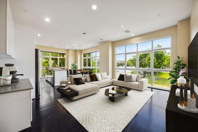 207 Pierce, Houston, TX, 77002