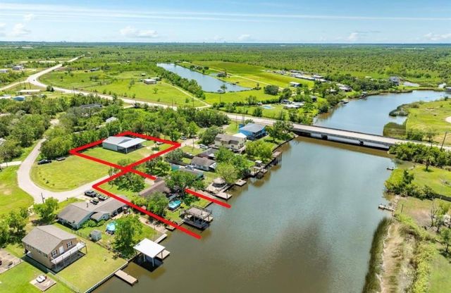 131 Bastrop Bayou, Angleton, TX, 77515
