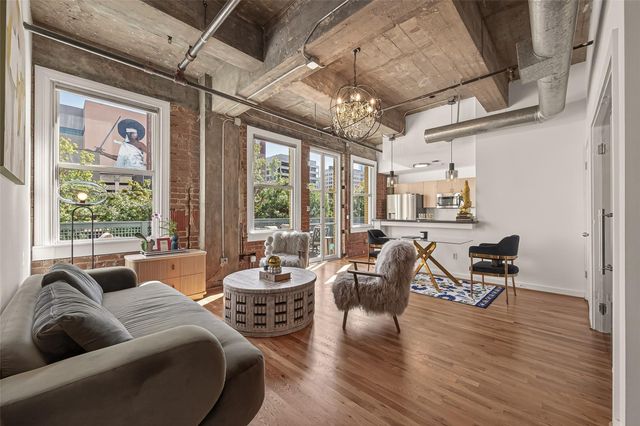 204 Travis, Houston, TX, 77002