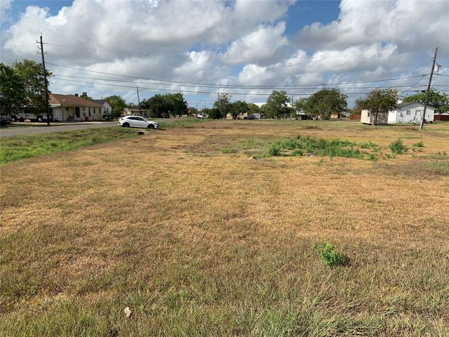 423 S AVENUE H, Freeport, TX, 77541