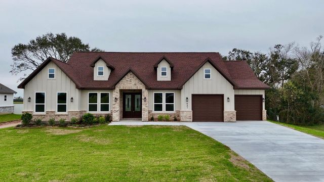  931 Buffalo Trail, Angleton, TX 77515