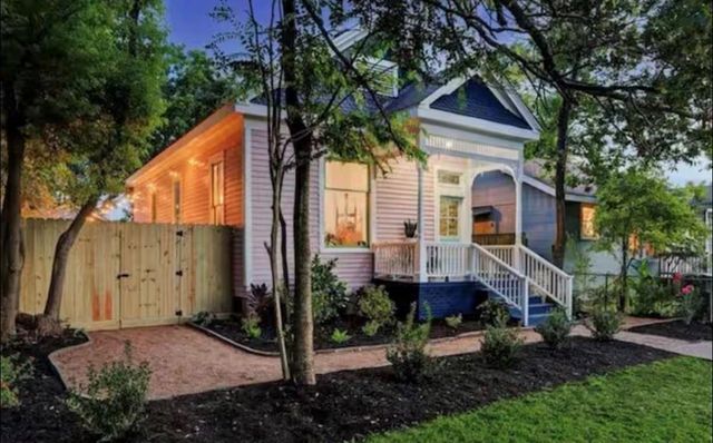  3617 Avenue Q 1/2, Galveston, TX 77550