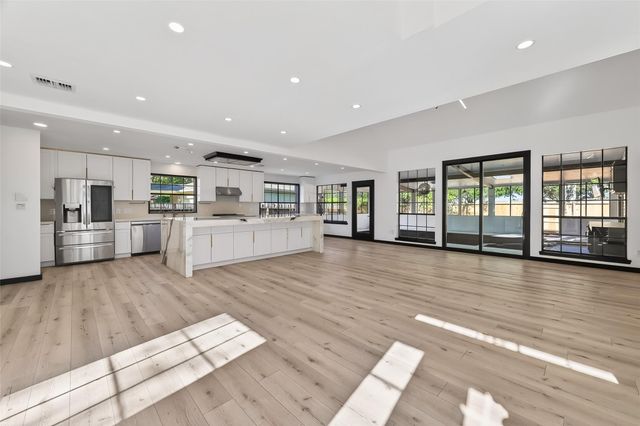  5515 Davids Bend Dr, Sugar Land, TX 77479