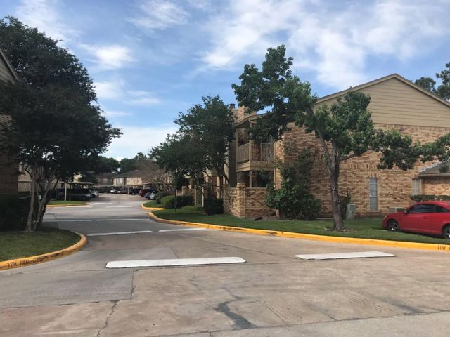  1515 Sandy Springs Rd #2002, Houston, TX 77042
