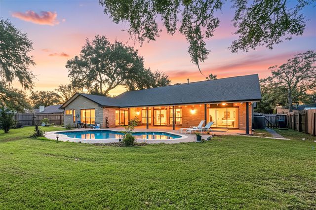303 Narcissus, Lake Jackson, TX, 77566