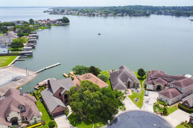  309 Harbor Cir, Montgomery, TX 77356