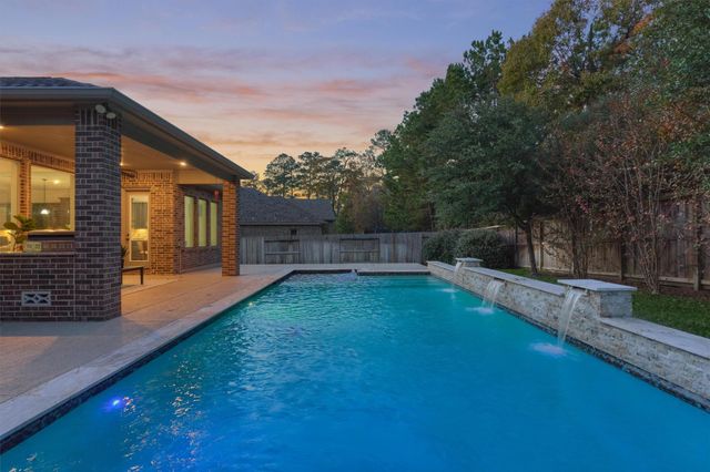  414 Mill Creek Rd, Pinehurst, TX 77362