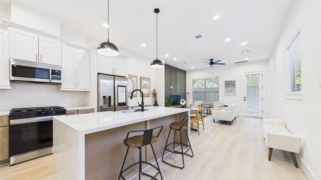 805 Brooks, Houston, TX, 77009