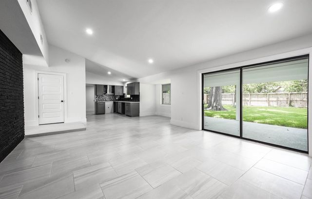 7702 Richmond ave, Houston, TX, 77063