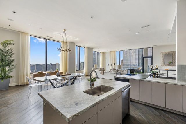  1409 Post Oak Blvd #2702, Houston, TX 77056