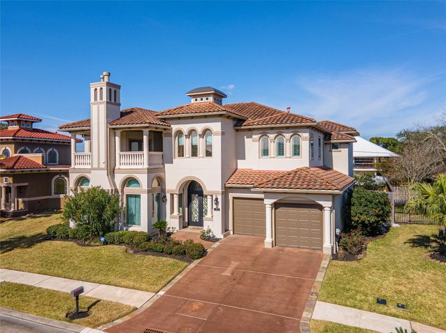  538 Villa Dr, Seabrook, TX 77586