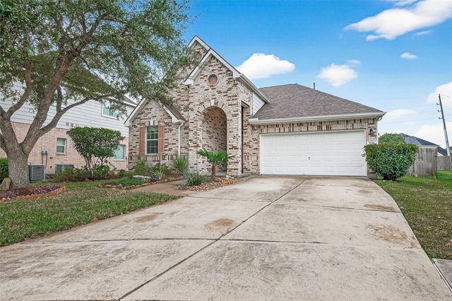  9110 Cavalier Ln, Rosenberg, TX 77469