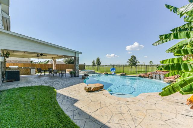 9719 Wincrest, Mont Belvieu, TX, 77523
