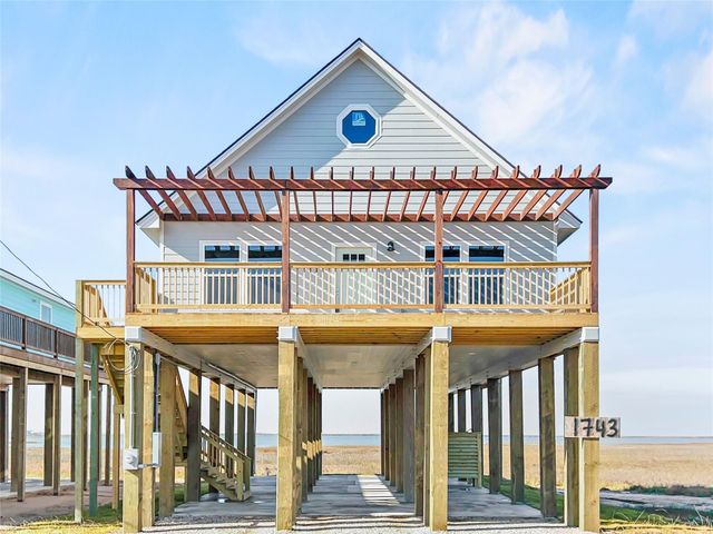  1743 Bluewater Hwy, Surfside Beach, TX 77541