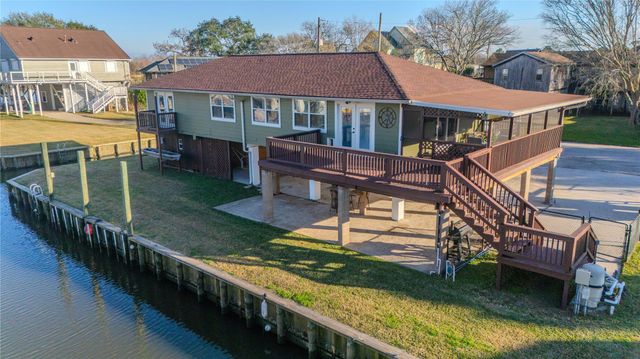  5103 Captains Dr, Dickinson, TX 77539
