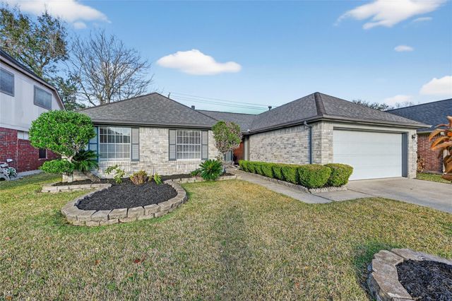  15819 Contender Ln, Friendswood, TX 77546