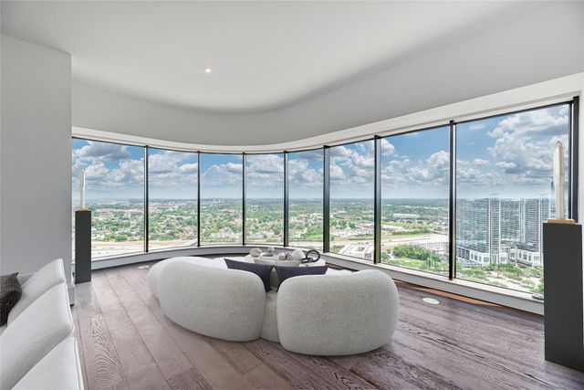  1701 Hermann Dr 34L, Houston, TX 77004
