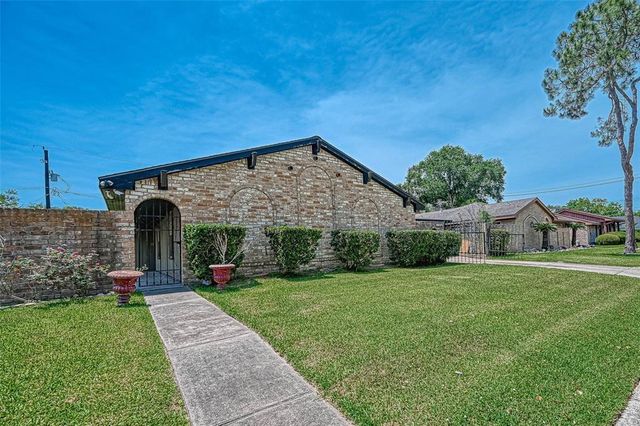  11714 Mclain Blvd, Houston, TX 77071