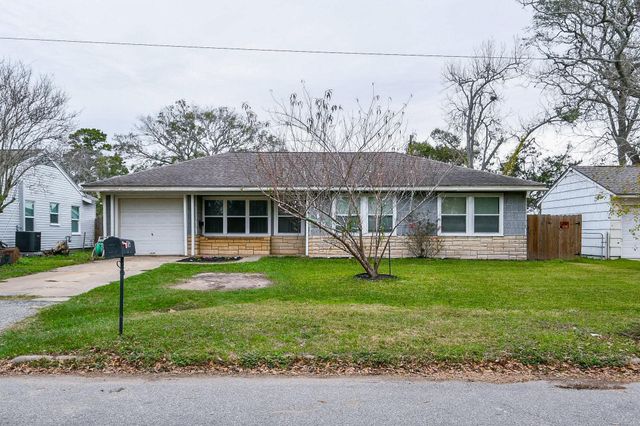  1109 E Miller St, Angleton, TX 77515
