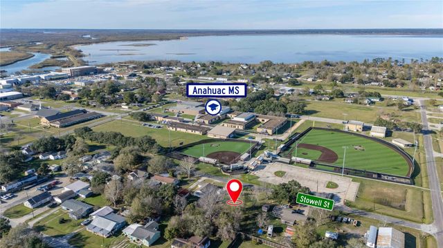 800 Stowell, Anahuac, TX, 77514
