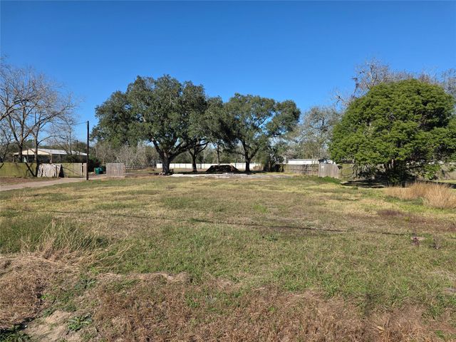 414 Gordy, Bacliff, TX, 77518