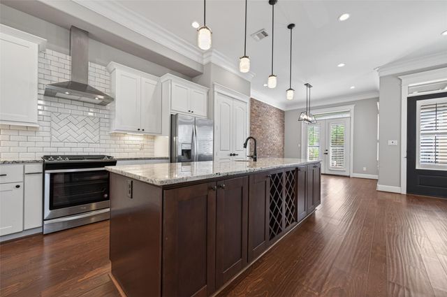  823 W 21st St, Houston, TX 77008