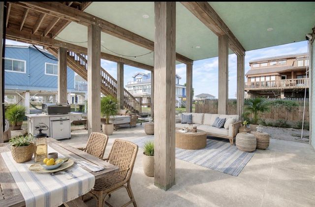  23110 Gulf Dr, Galveston, TX 77554