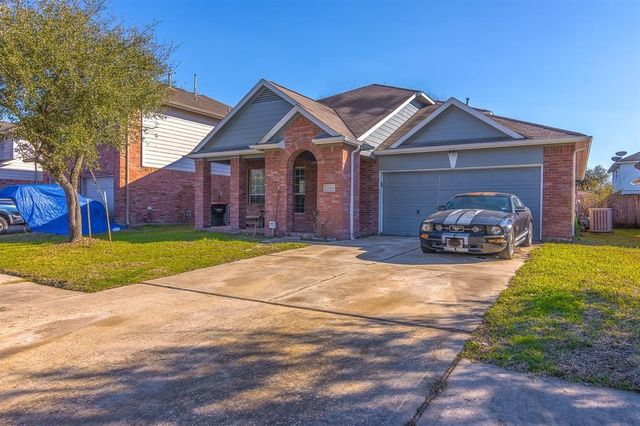  10303 Mills Run Dr, Houston, TX 77070