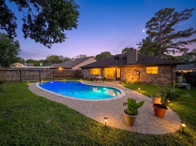  16747 Square Rigger Ln, Friendswood, TX 77546