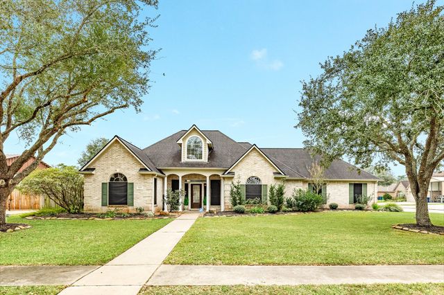  900 N Belle St, Angleton, TX 77515