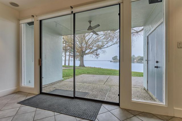  1427 Bowsprit Pt, Willis, TX 77318
