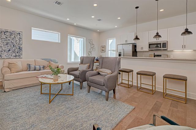 6022 Beall, Houston, TX, 77091