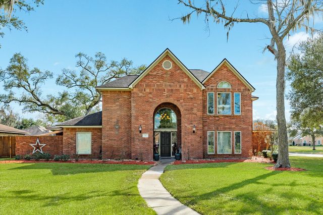  52 Chesswood Ct, Lake Jackson, TX 77566