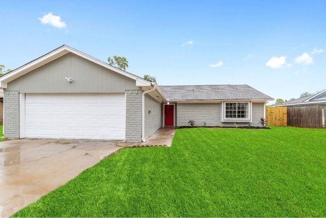 125 Bastrop, Angleton, TX 77515