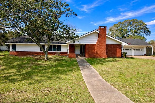 907 Magnolia