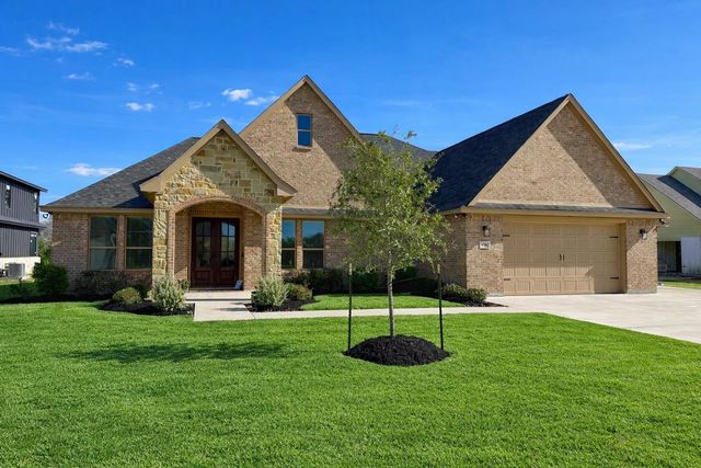 838 Oak Ridge Dr, Angleton, TX 77515