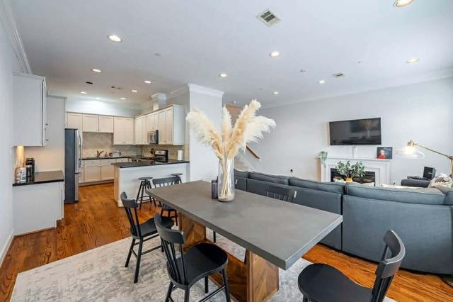 2210 Mid Ln, Houston, TX, 77027