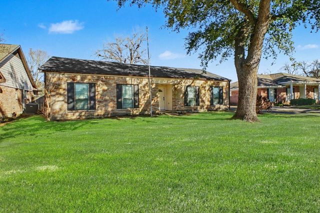  13830 Oakwood Ln, Sugar Land, TX 77498