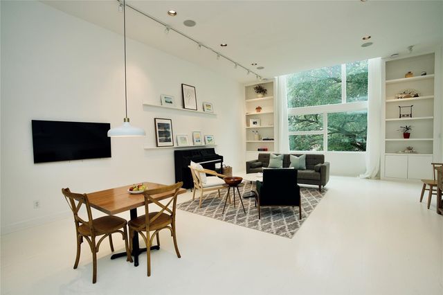 1820 Southmore Blvd C