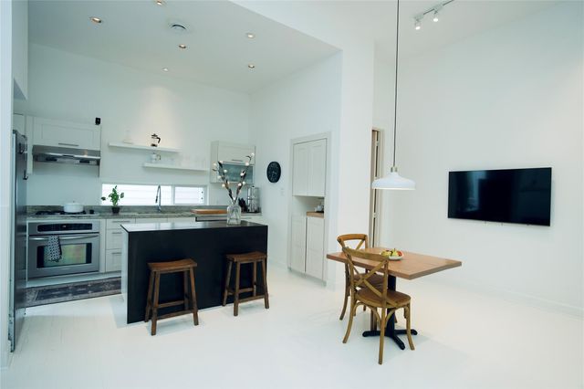 1820 Southmore Blvd C