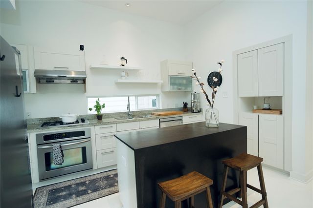 1820 Southmore Blvd C