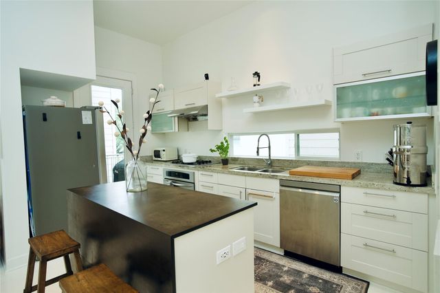 1820 Southmore Blvd C