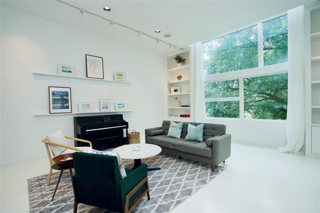 1820 Southmore Blvd C