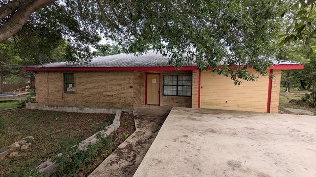 111 Laurel Oaks